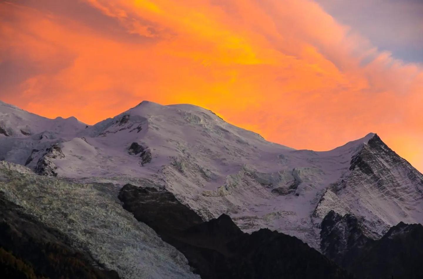Vue Brevent Sublime En Centre Ville Avec Parking Prive Chamonix Eksteriør bilde