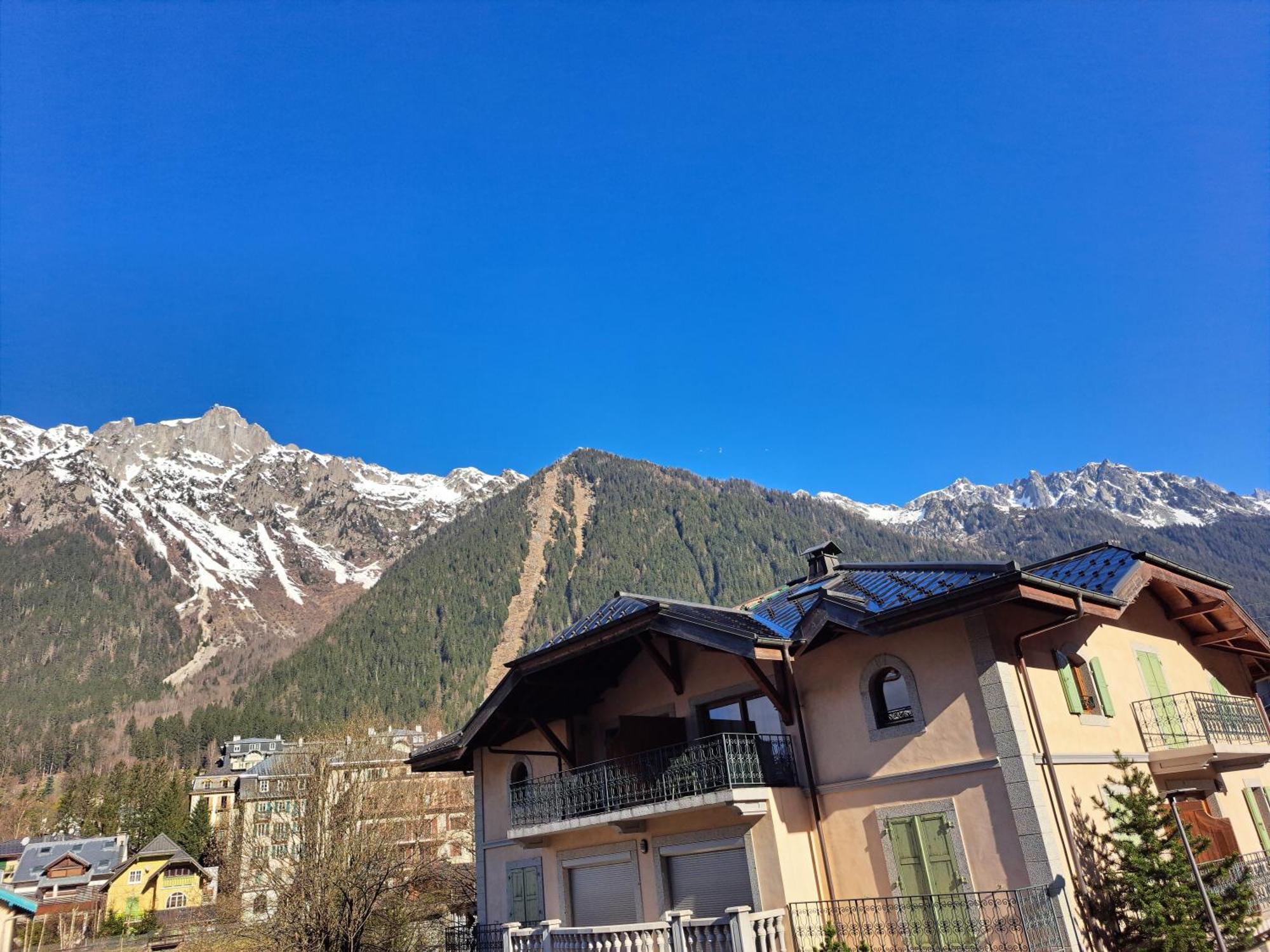 Vue Brevent Sublime En Centre Ville Avec Parking Prive Chamonix Eksteriør bilde